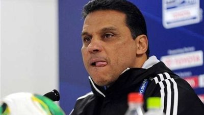 حسام البدري يراقب قرعة كأس العالم مع إيقاف التنفيذ