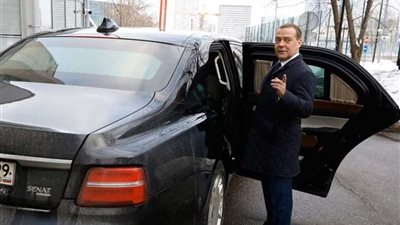 ميدفيديف يهنئ الحكومة الروسية الجديدة ويشكر من عمل معهم خلال السنوات الماضية