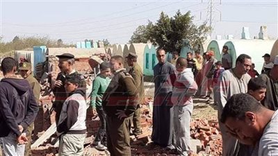 المنوفية تزيل 70 مقبرة مخالفة بتلا.. (صور) 