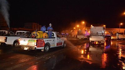 السعودية تواصل تطهير وتعقيم المدن والشوارع ليلاً للوقاية من كورونا