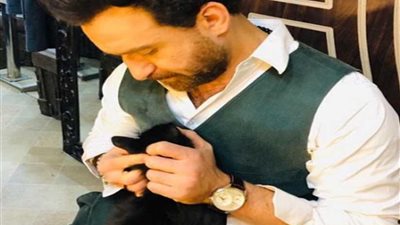 قطة نضال الشافعي تشاركه في بطولة خان تيولا (صور)