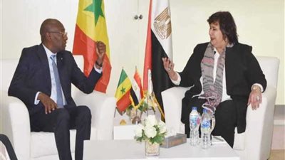 وزيرة الثقافة تستقبل نظيرها السنغالي بمعرض الكتاب