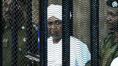 نقل الرئيس السوداني البشير إلى مستشفى السلاح الطبي