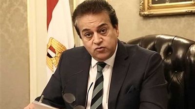 وزير التعليم العالي يغادر القاهرة إلى أمريكا