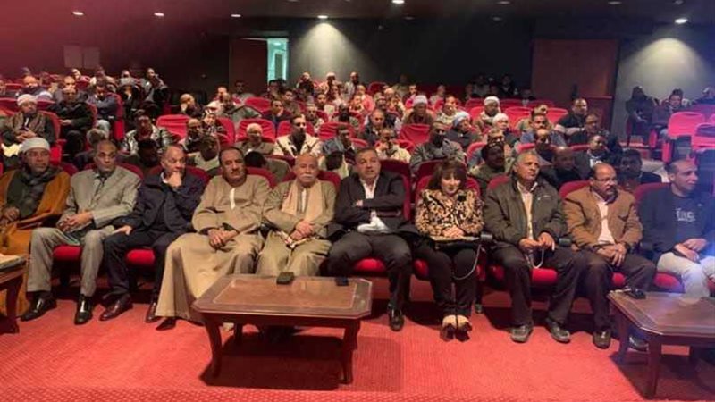 السوشيال ميديا بين