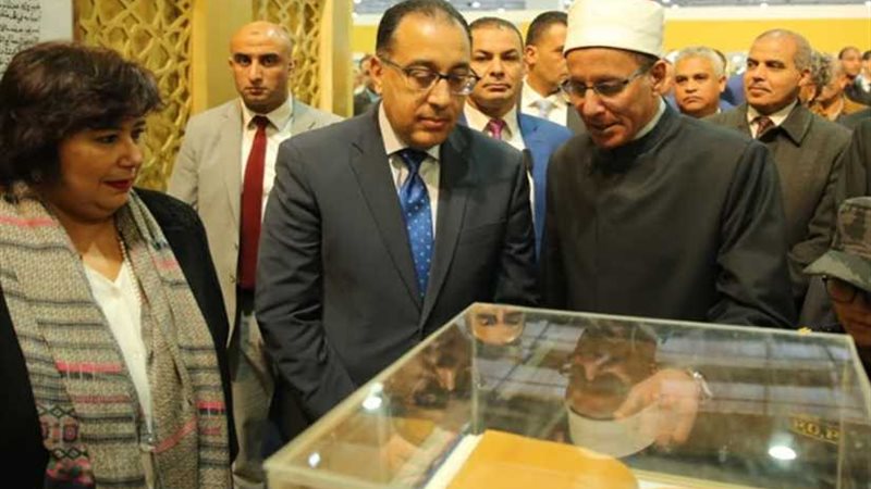 بالصور.. رئيس مجلس