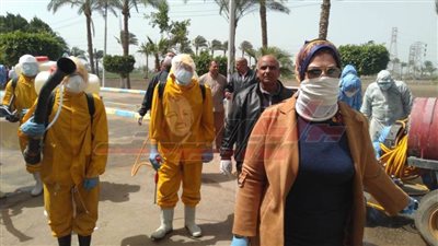 بالصور.. رئيس مدينة قها تقود حملة تطهير وتعقيم موسعة في الشوارع 