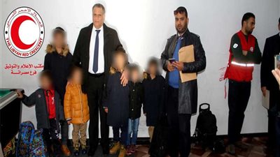 ليبيا تسلم تونس 6 أطفال من أبناء مقاتلي تنظيم داعش الإرهابي