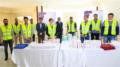 أحمد حسن يشارك صناع الخير تعبئة حقائب الوقاية من كورونا