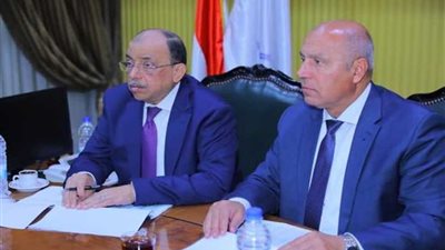 وزيرا النقل والتنمية المحلية يعتمدان مخطط صيانة الطرق الداخلية بـ 11 محافظة