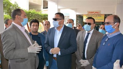 محافظ الدقهلية يتفقد منافذ صرف المعاشات بالمدارس