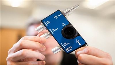 شاهد.. مهندسو مرسيدس فورمولا  يطورون جهازا يساعد المرضى على مكافحة كورونا