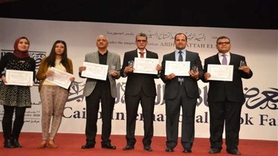 وزيرة الثقافة : معرض الكتاب احد الانجازات الحضارية التى تدعو للفخر.