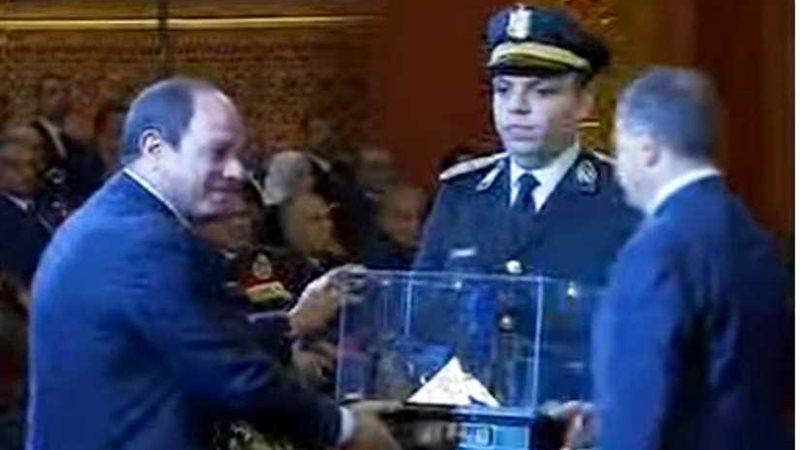 وزير الداخلية يقدم