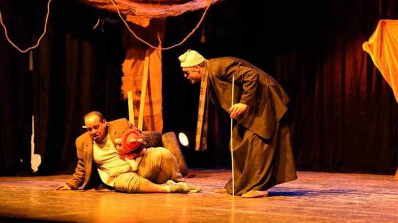 تفاحة وفلاش بحضور