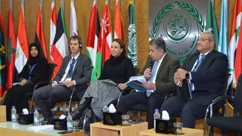 اختتام المنتدى العربي