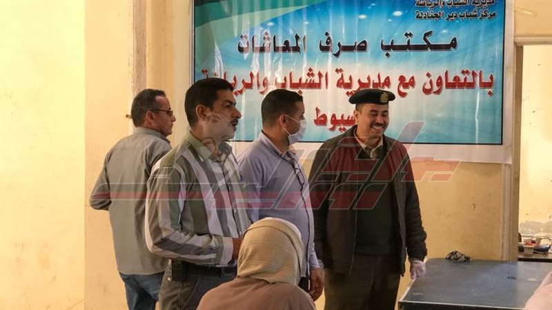 صرف المعاشات بمركز