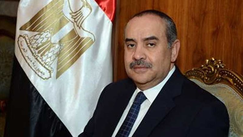 وزير الطيران يهنئ