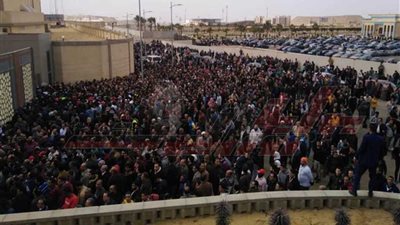 بالصور.. إقبال كبير على دخول معرض الكتاب