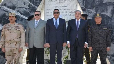 محافظ الدقهلية يضع إكليل الزهور على النصب التذكاري لشهداء الشرطة