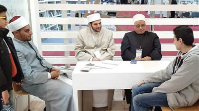 رواد معرض الكتاب يتوافدون على فتوى 