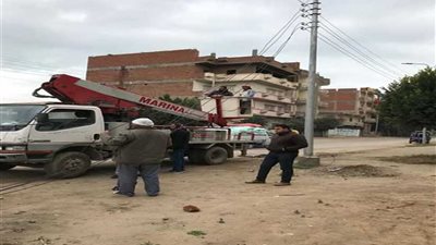 تركيب وصيانه 256 عمود إنارة وحاملا وعازلا بشوارع البحيرة