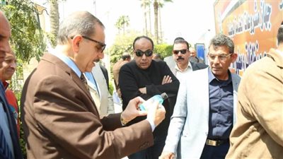 محافظ كفرالشيخ يتفقد منافذ السلع الغذائية المتحركة 