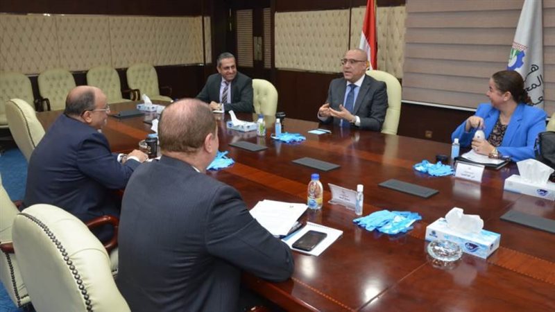 وزيرا الإسكان والتنمية