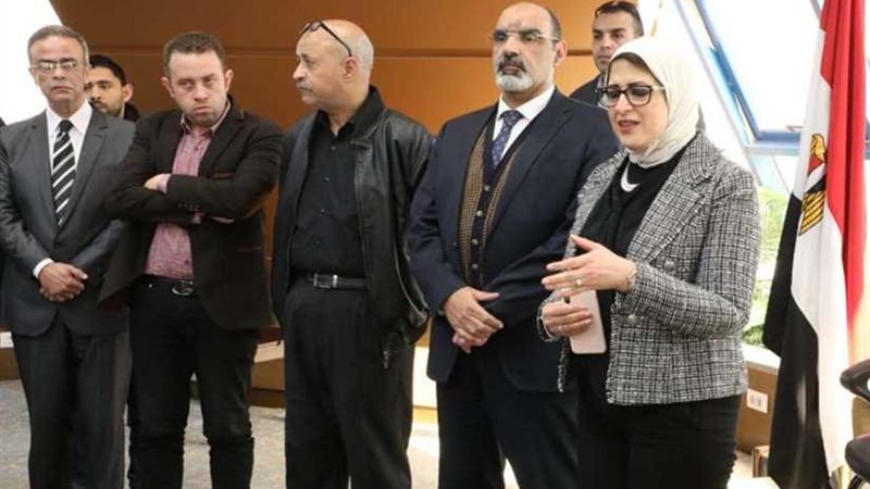 وزيرة الصحة للأطباء: