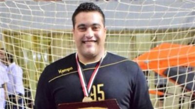 حارس يد الزمالك يتحدى حظر كورونا بمشاهدة الأفلام