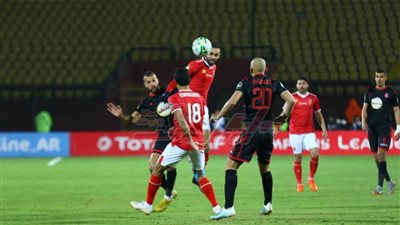 انطلاق الشوط الثاني بين الأهلي والنجم