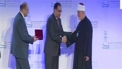 رئيس الوزراء يكرم زقزوق ونصر فريد واصل  