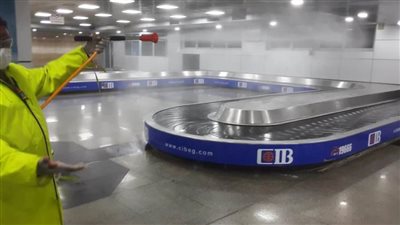 وزارة الطيران المدني تواصل تعقيم منشآتها الحيوية بمطار القاهرة