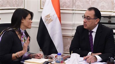 رئيس الوزراء يُؤكد ضرورة تعزيز التواصل مع الصناديق ومؤسسات التمويل الدولية