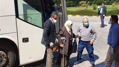  محافظ البحر الأحمر: وفرنا أتوبيسات لنقل أبنائنا العائدين من أمريكا 