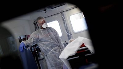 طبيب فرنسي يعتذر بعد اقتراح 