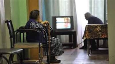 خبيرة نفسية روسية تنصح كبار السن في الحجر الصحي بالتقليل من مشاهدة التلفزيون