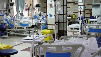 مسن يبلغ 106 أعوام يتعافى  من كورونا ويغادر المستشفى (صورة)