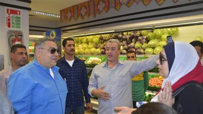 محافظ البحر الأحمر للمواطنين: السلع الغذائية متوافرة لعدة أشهر 