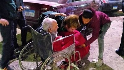 فريق أطفال وكبار بلا مأوى ينقذ مسنًا بالقاهرة