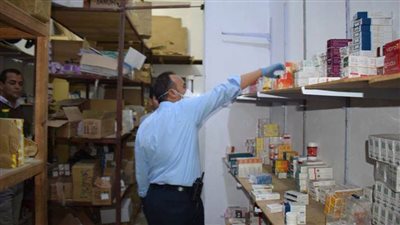 ضبط أدوية منتهية الصلاحية وممنوع تداولها بمخزن غير مرخص بالمنيا