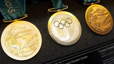 اليابان تصنع  5 آلاف ميدالية صديقة للبيئة من 6 ملايين هاتف قديم