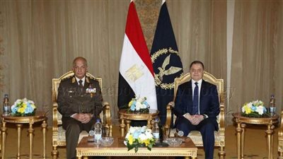 وزير الداخلية يستقبل وزير الدفاع وقادة القوات المسلحة