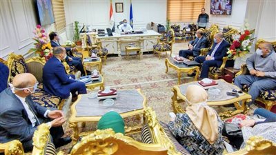 محافظ البحيرة يتابع جاهزية الصحة للتعامل مع 