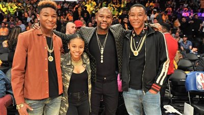 اعتقال ابنة ملاكم عالمي بتهمة الهجوم المسلح على عشيقة صديقها