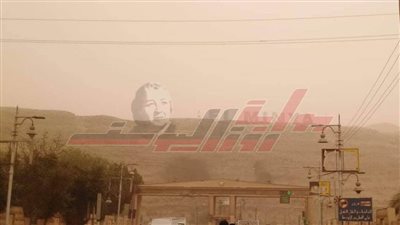 عاصفه ترابية تضرب المنيا وتسبب صعوبة الرؤية على الطرق السريعة 