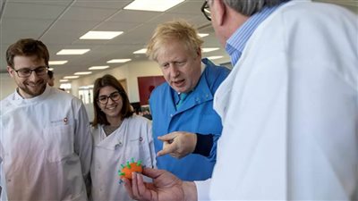 الكشف عن تطورات حالة رئيس وزراء بريطانيا المصاب بكورونا