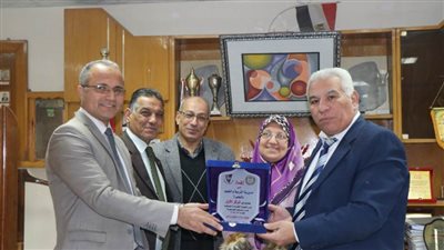 تعليم البحيرة الأولى على الجمهورية في الأنشطة الاتحادية