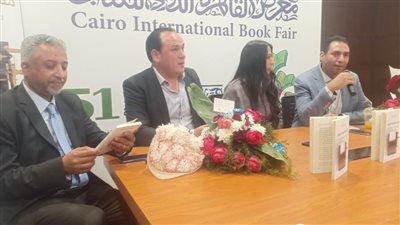 فتحي المزين يوقع 