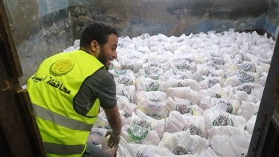 توزيع 11 ألف كرتونة مساعدة للعمالة غير المنتظمة بأسيوط